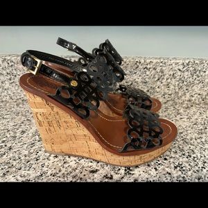 Tory Burch Wedges, size 6, super cute with great detail!